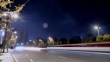 4K拍摄城市夜晚车流延时路灯灯光视频的预览图