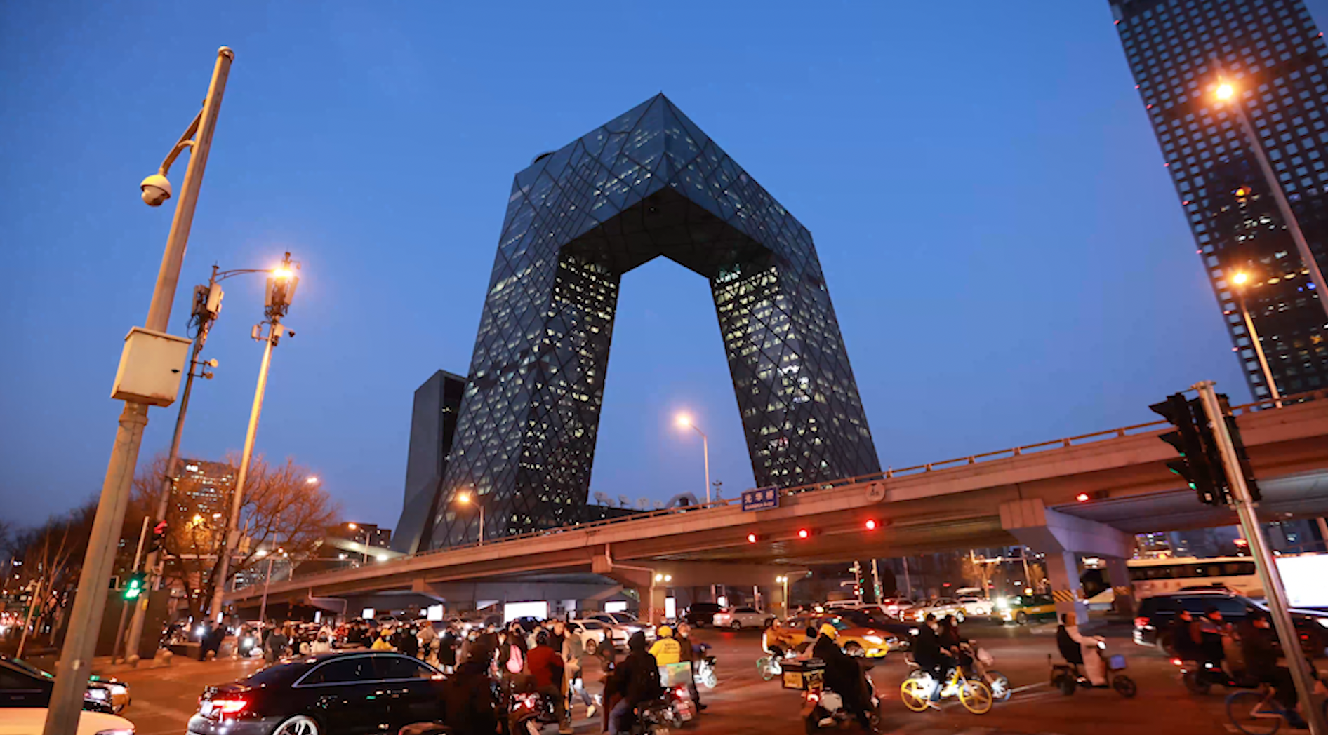 4k北京国贸CBD从傍晚到晚上延时摄影视频的预览图