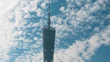 4K广州塔摩天轮蓝天白云延时摄影视频的预览图