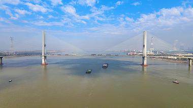 4K航拍安徽铜陵长江大桥长江经济视频的预览图