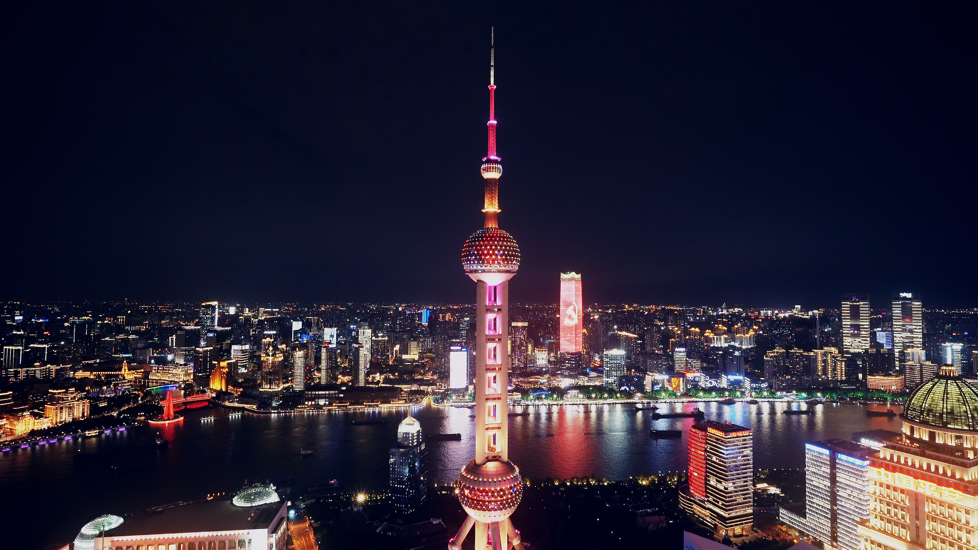 4K实拍上海陆家嘴城市天际线繁华夜景视频的预览图