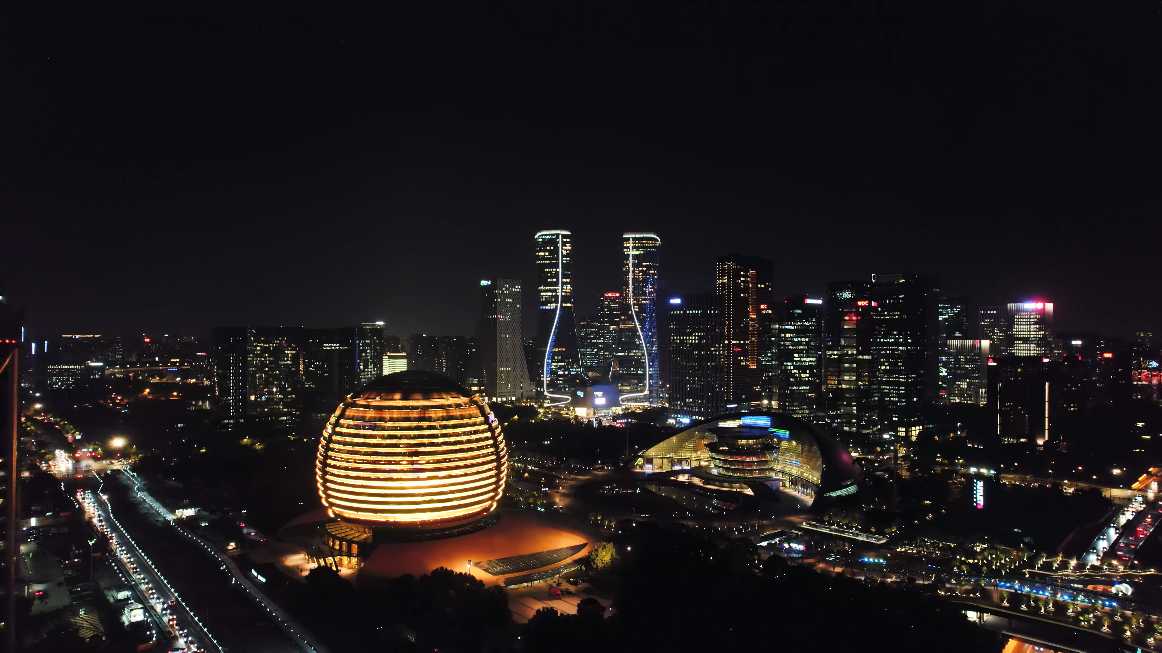 4K航拍城市夜景杭州CBD钱江三桥视频的预览图