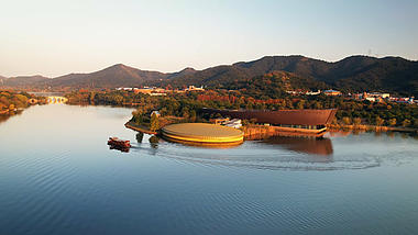 4K航拍杭州湘湖4A景区跨湖桥遗址博物馆视频的预览图
