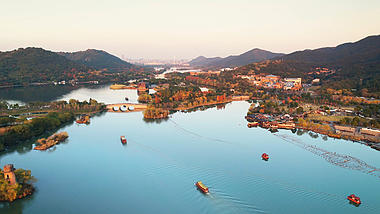 4K航拍杭州湘湖4A风景区灯塔杨堤视频的预览图