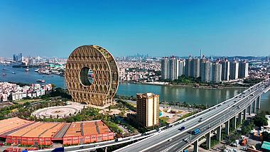 4k蓝天广州地标圆大厦2022最新航拍视频的预览图