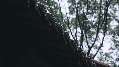 4K实拍古风建筑屋檐雨天屋檐水滴升格视频的预览图