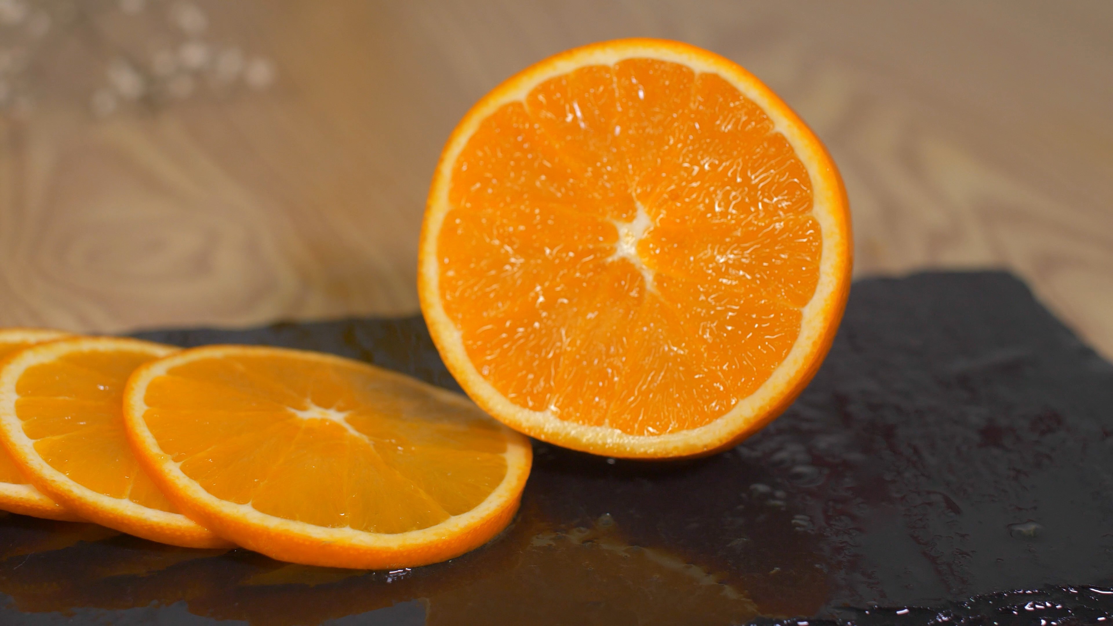 4K实拍广告风橙子切片展示视频素材视频的预览图