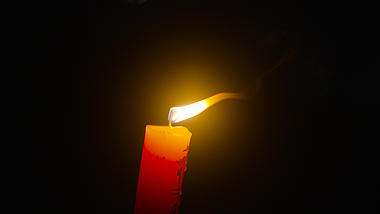 4K红色蜡烛烛火烛光红烛燃烧实拍视频的预览图
