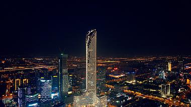4k城市夜景苏州国金大厦航拍环绕镜头视频的预览图