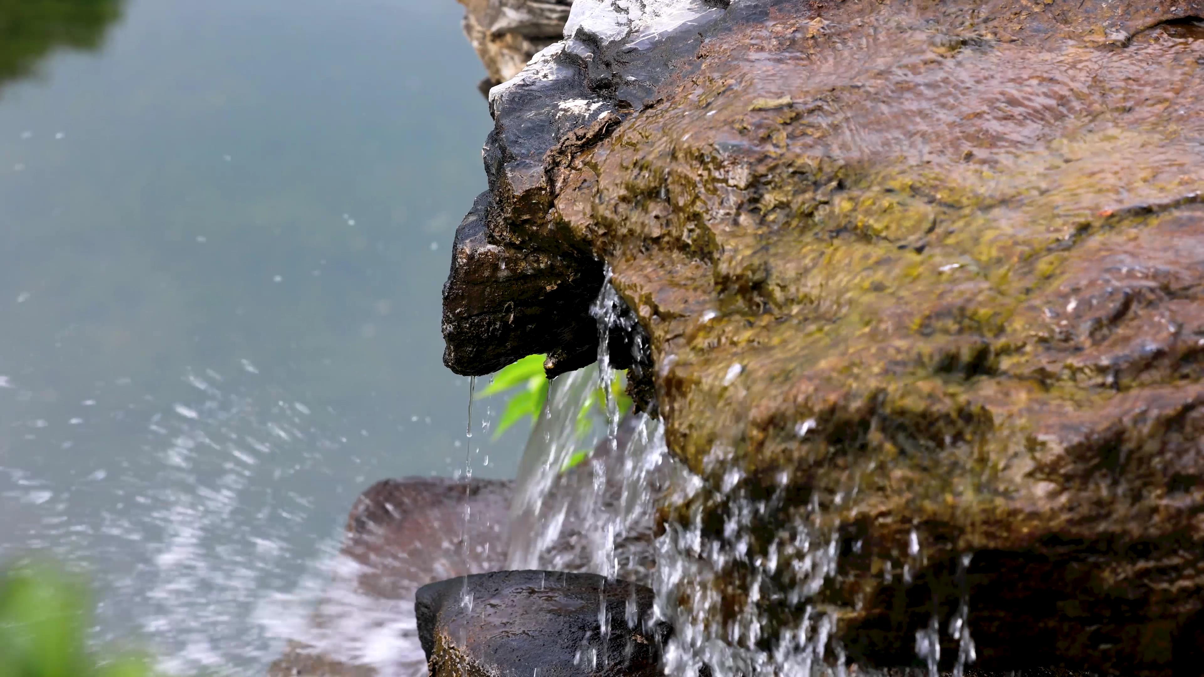 4k实拍溪流河流瀑布流水风光自然山水视频的预览图