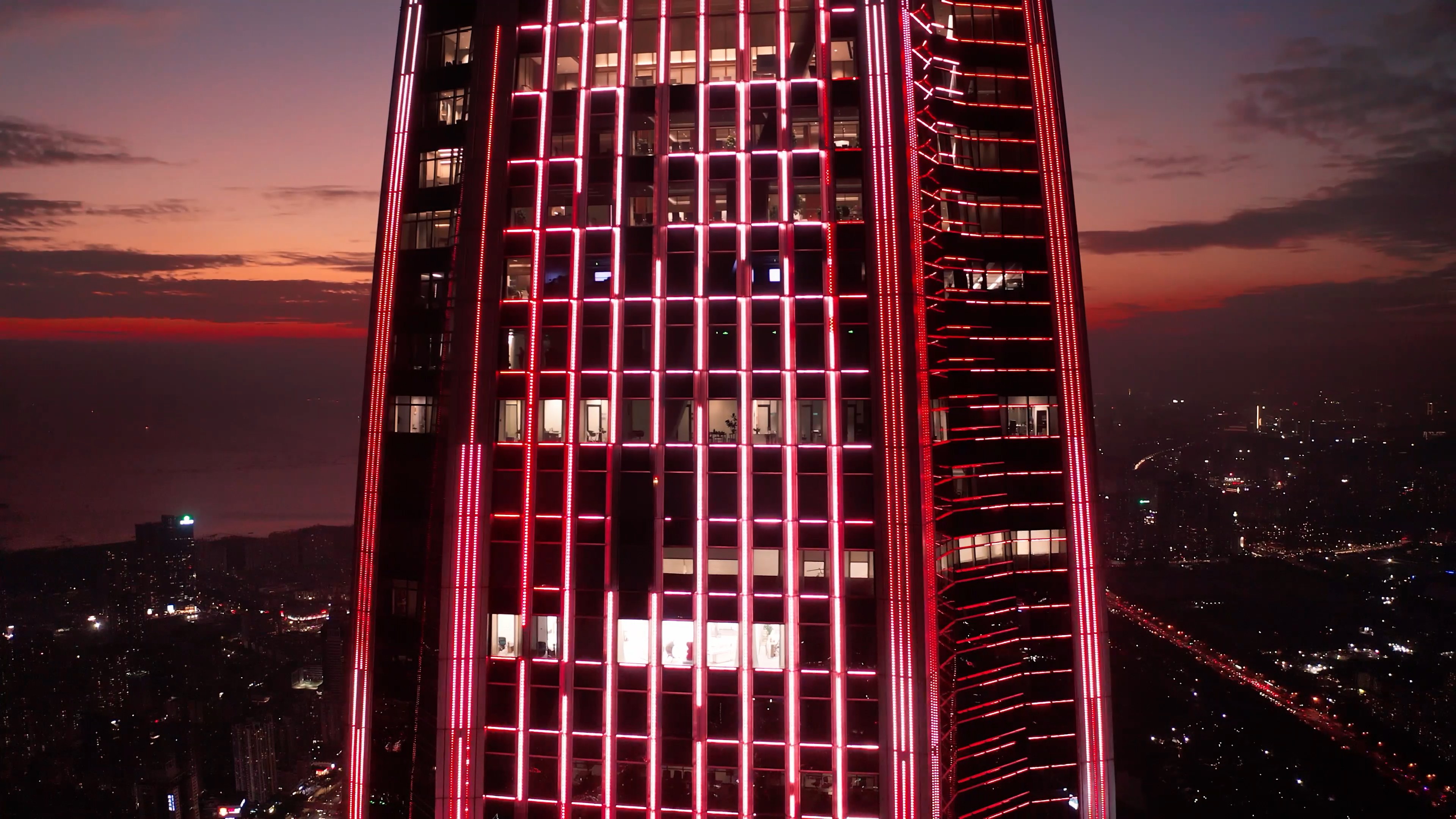 4k航拍深圳平安大厦大楼近景夜景灯光视频的预览图