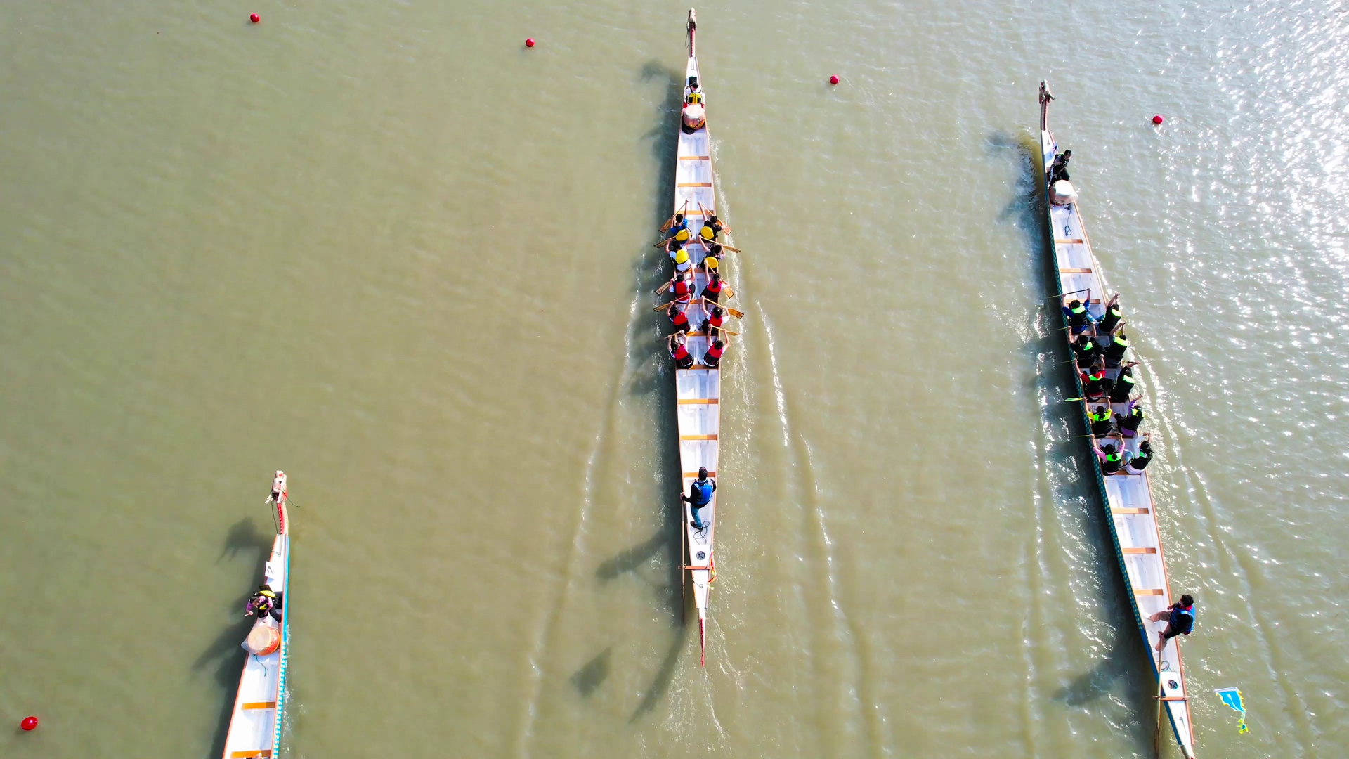 4K航拍划龙舟比赛端午节视频的预览图