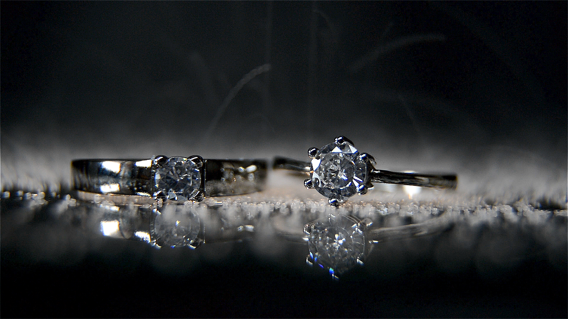 实拍1080P婚礼双人钻石对戒视频的预览图