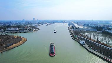 4K航拍京杭大运河古运河运输视频的预览图