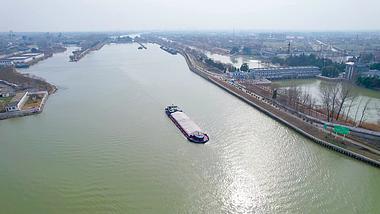 4K航拍京杭大运河水路运输船运视频的预览图
