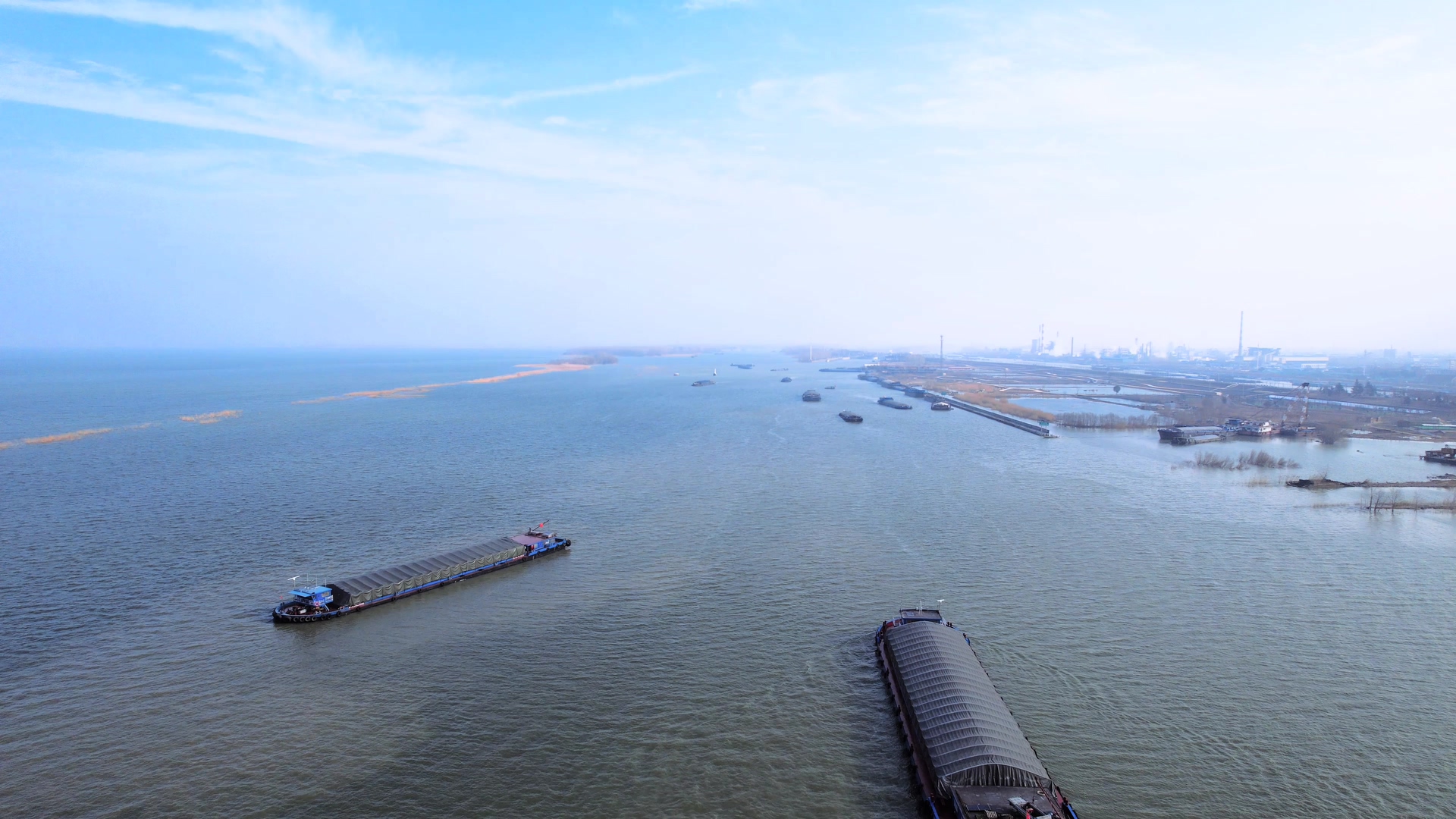 4K航拍大运河航道水路运输视频的预览图