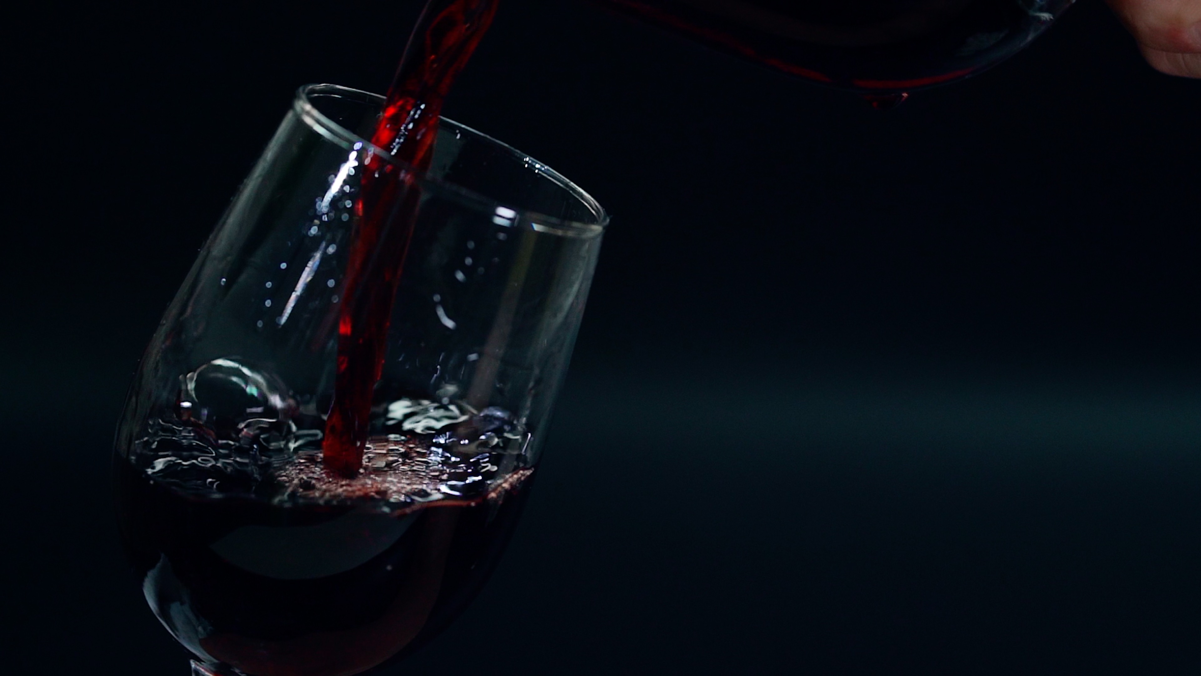 4K倒酒升格广告商务红酒风格视频的预览图