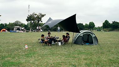4K夏天户外露营搭帐篷天幕视频的预览图