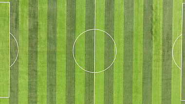 4k航拍毕业季学校空荡的绿茵操场足球场空镜视频的预览图