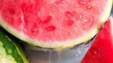 1080清凉夏季水果新鲜冰镇西瓜实拍视频视频的预览图