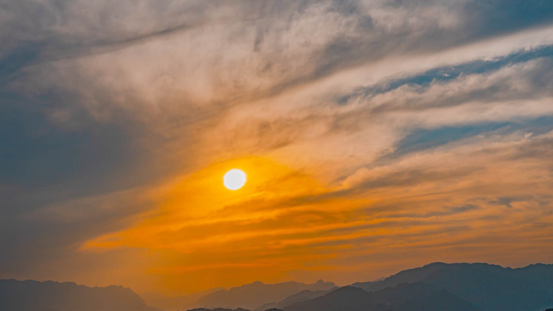 8k祖国山河三峡山峰晚霞日落壮丽风景延时视频的预览图