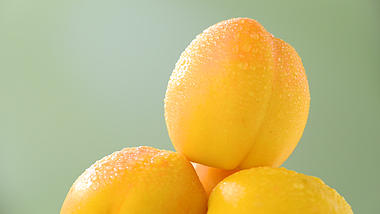 实拍1080P新鲜夏季水果黄桃产品摆拍视频的预览图
