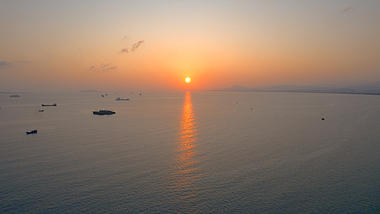 5.4K唯美航拍海上日落夕阳风光视频的预览图