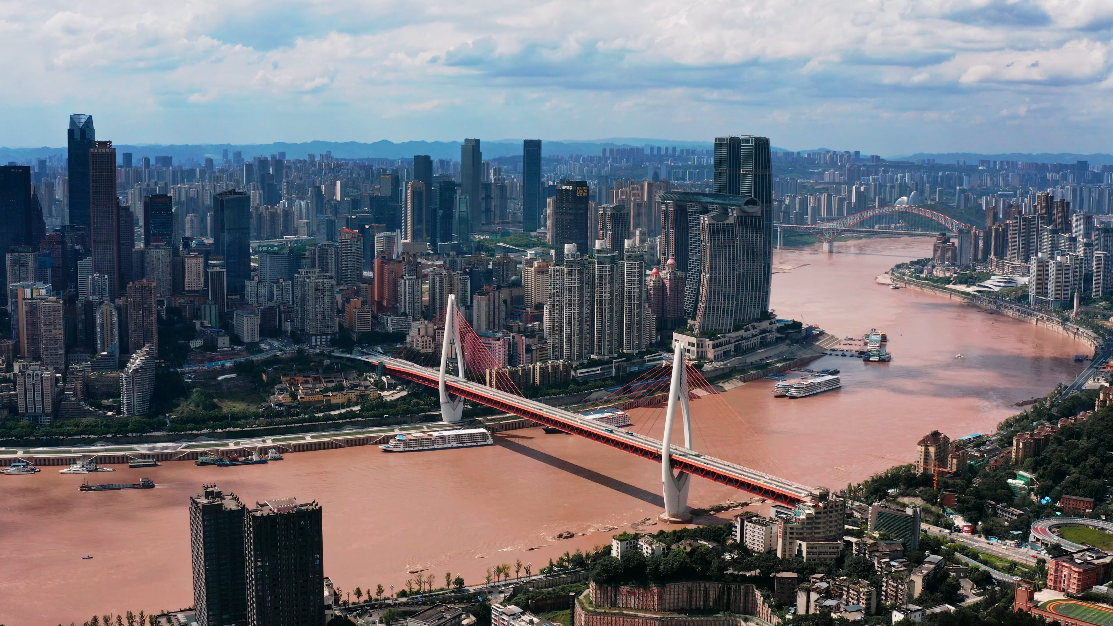 4k航拍重庆密集建筑CBD城市天际线视频的预览图