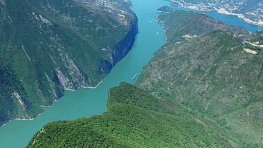 4k航拍高空俯瞰三峡自然风光祖国山河视频的预览图
