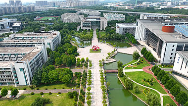 4k航拍南京医科大学校园风景全貌视频的预览图