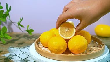 1080夏日水果新鲜黄柠檬小清新场景视频视频的预览图