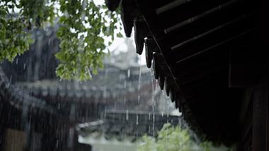 下雨大雨暴雨江南烟雨中空镜视频1080视频的预览图