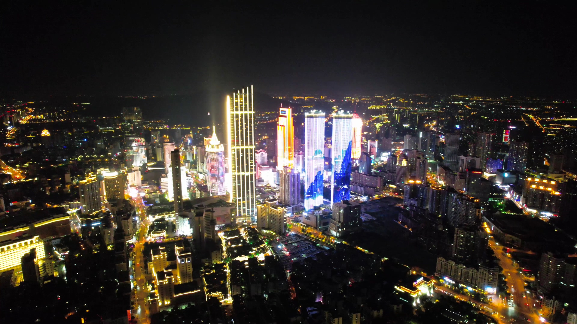 4K航拍无锡城市中心三阳广场夜景视频的预览图