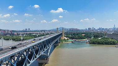 4k航拍南京长江大桥城市视频的预览图