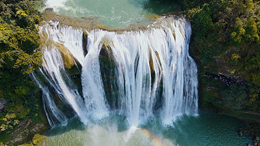4K壮观俯拍瀑布流水风景风光升格视频的预览图