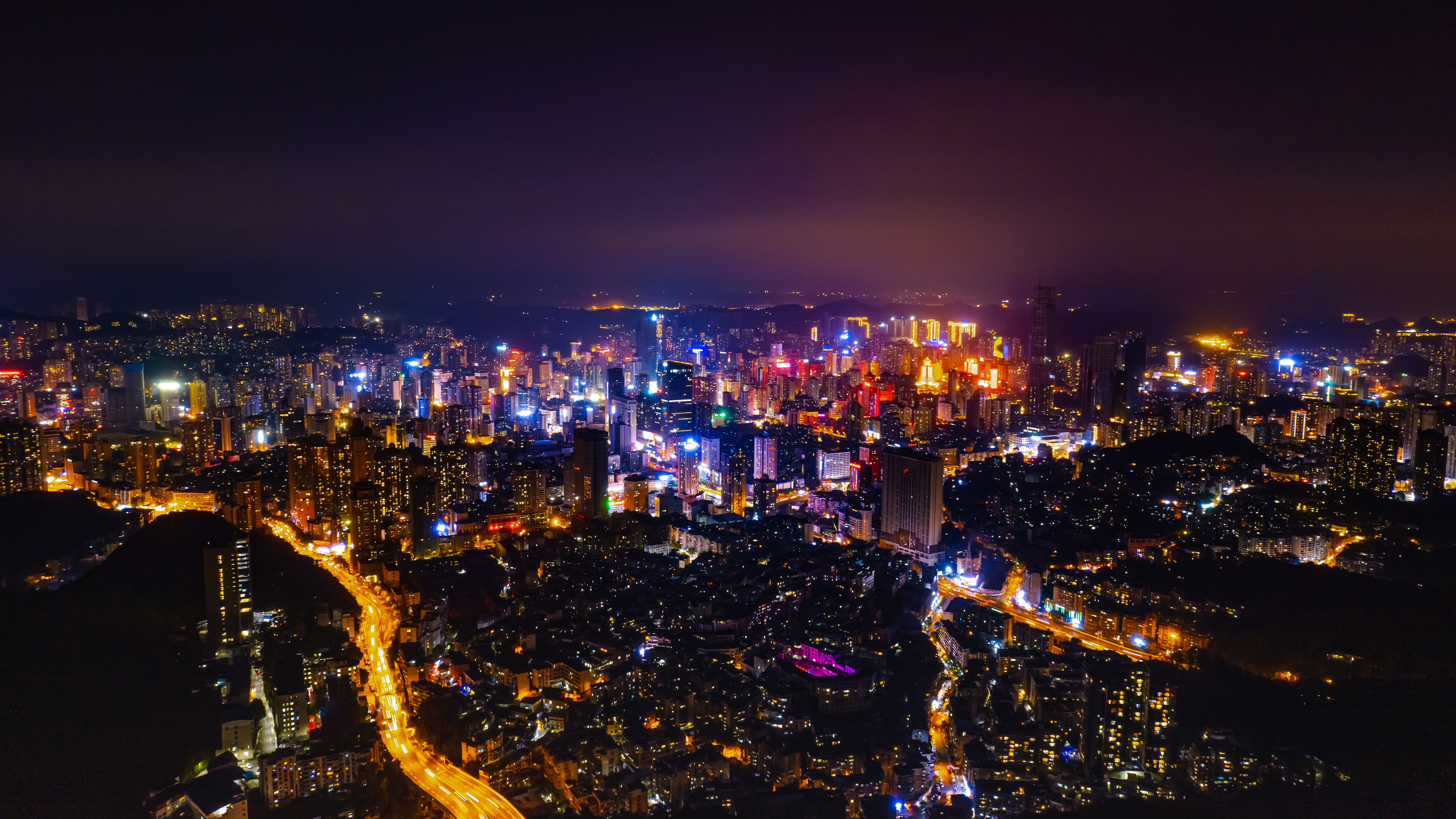 8K震撼航拍延时贵阳市中心城市繁华夜景视频的预览图