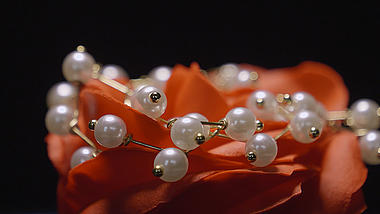 4K拍摄珍珠项链珠宝首饰视频的预览图