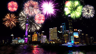 喜迎欢度国庆上海外滩城市夜景燃放绚烂烟花视频的预览图
