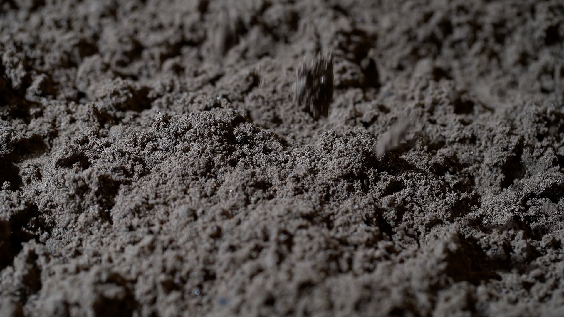 松土土壤土地泥沙播种升格视频1080视频的预览图