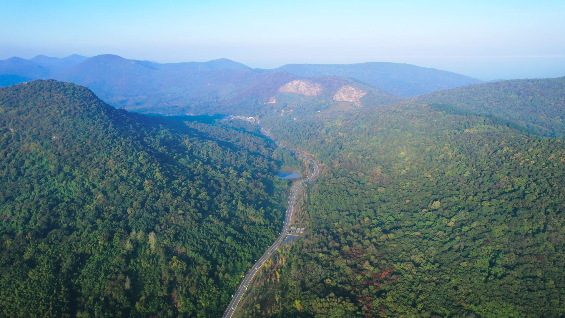 4K航拍祖国山河大山山脉自然风景视频的预览图