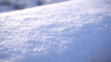 4K实拍意境冬天雪景雪地特写唯美空镜头视频的预览图