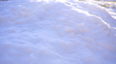4K实拍冬天意境雪景唯美雪天空镜头视频的预览图