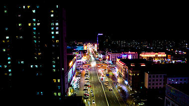 4k航拍城市夜景街道楼房视频的预览图