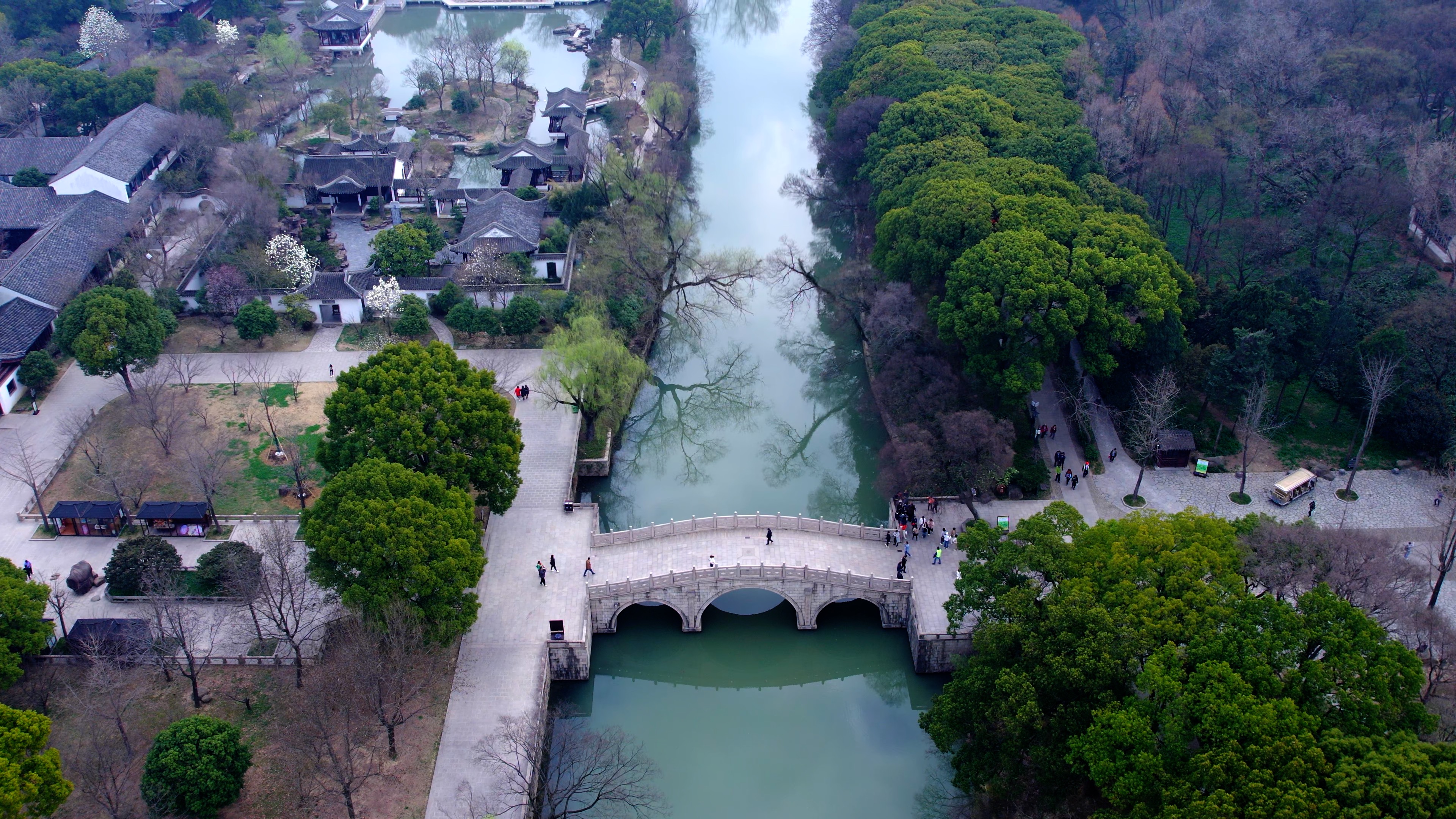 春天江南小桥流水航拍视频4k视频的预览图