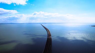 4K航拍天空之境南京石臼湖特大桥石臼湖视频的预览图