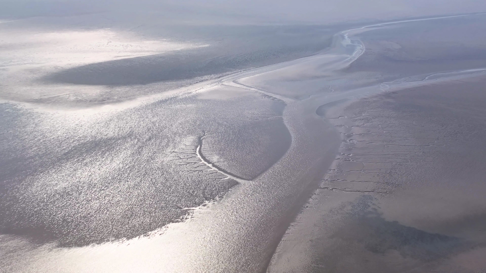4K航拍盐城条子泥滩涂景区湿地风景视频的预览图
