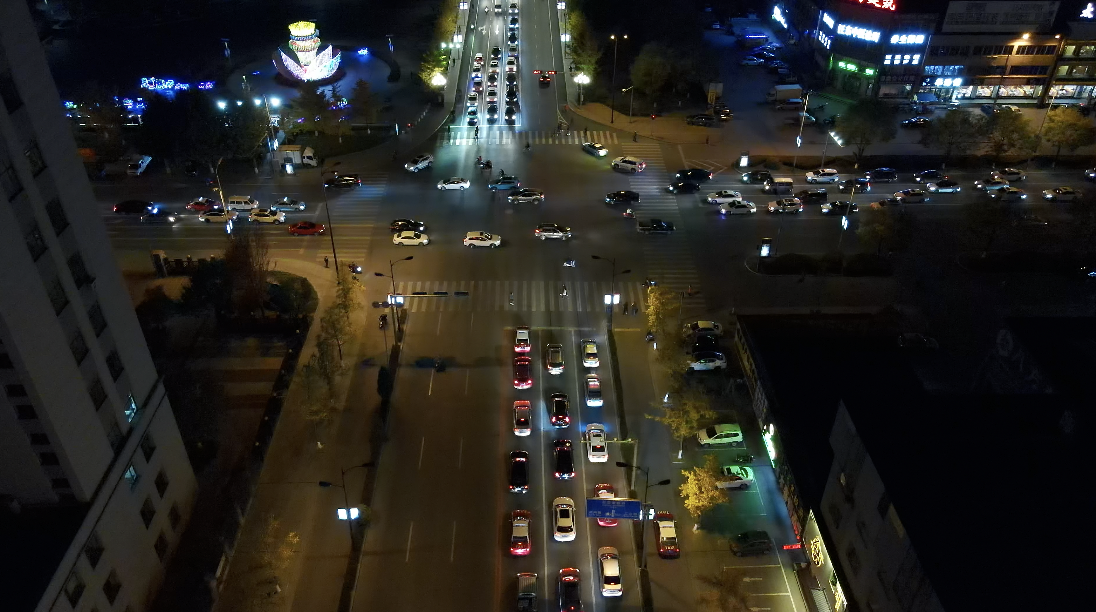 4K航拍城市交通车水马龙街道车辆堵车视频的预览图